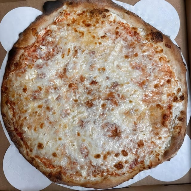 Quattro Formaggi Pizza.